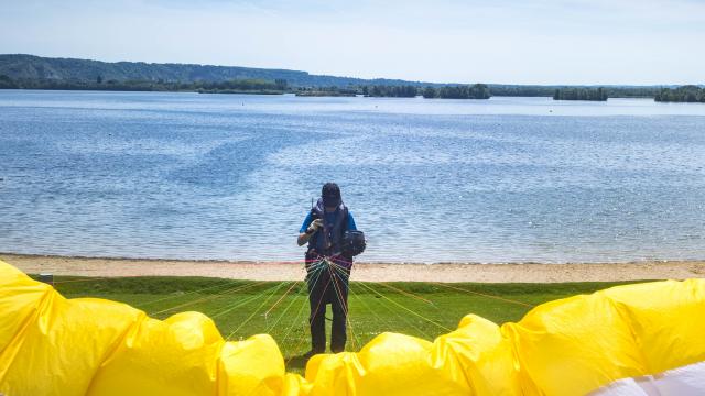 parapente au lac de Poses