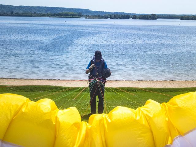 parapente au lac de Poses