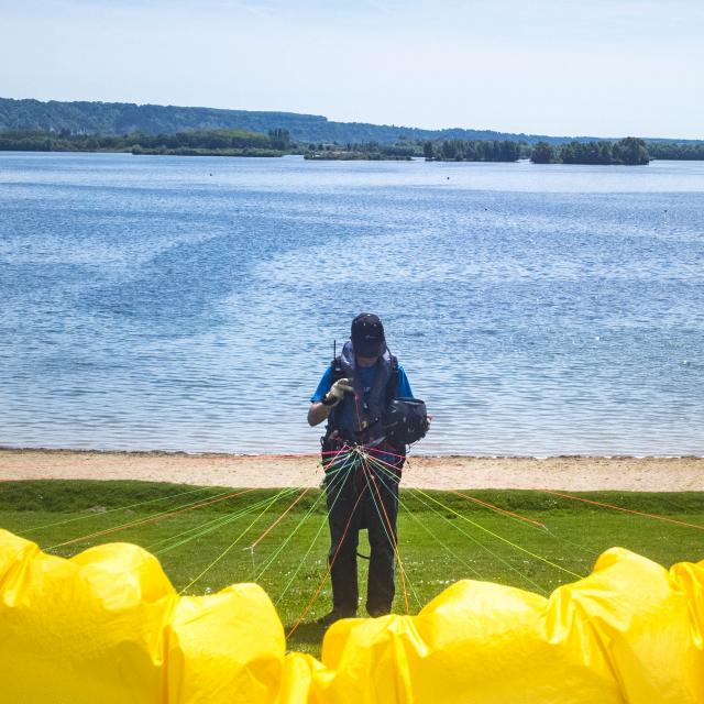 parapente au lac de Poses