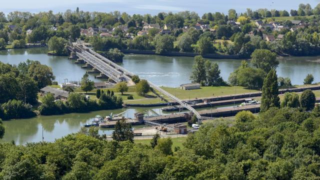 Sentier des deux Amants - vue du panorama sur les Ecluses et le Barrage