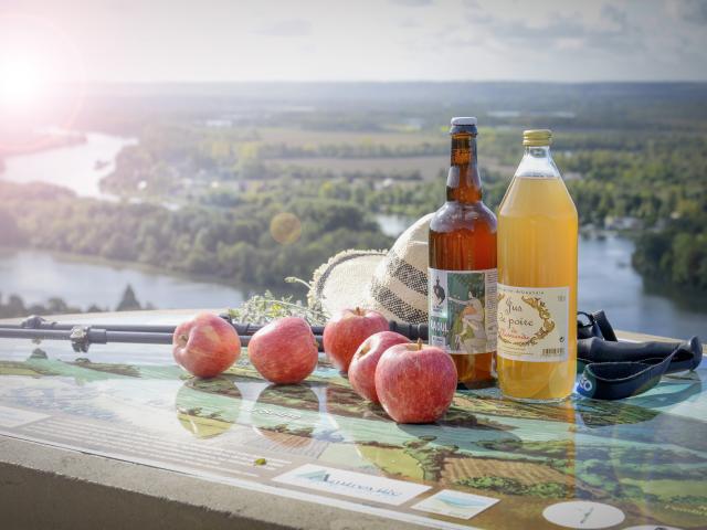 Bivouac normand sur les coteaux, produits du terroir et panorama