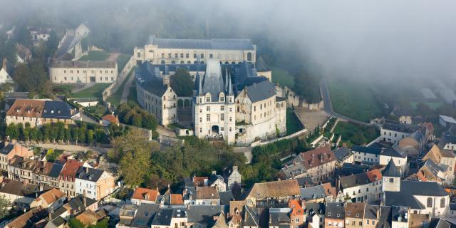 vue aérienne de la ville de Gaillon et du château de Gaillon - Eure (27) - Haute Normandie