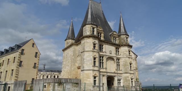 Photo de la façade du château de Gaillon - Eure