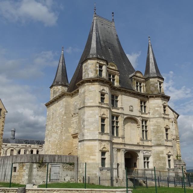 Photo de la façade du château de Gaillon - Eure