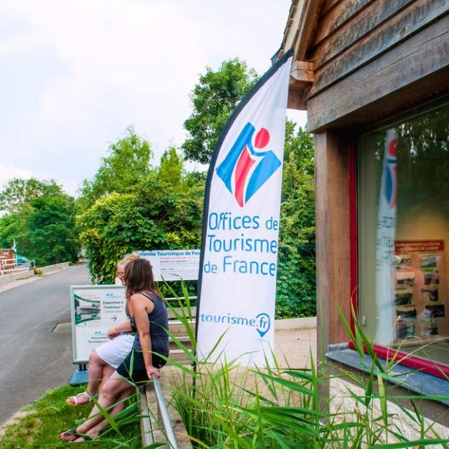 L'antenne touristique de Poses au bord de la seine