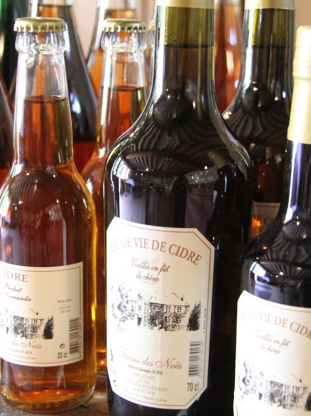 Bouteilles de cidre normand de la Ferme Des Noës dans l'Eure en Normandie