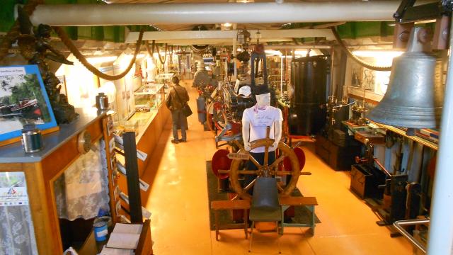 salle des machines d'un ancien bateau de la seine transformé en musée