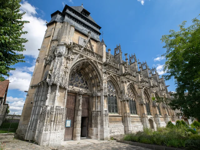 photo de Notre-Dame des Arts, église Gothique flamboyant à Pont-de-l'Arche en Normandie