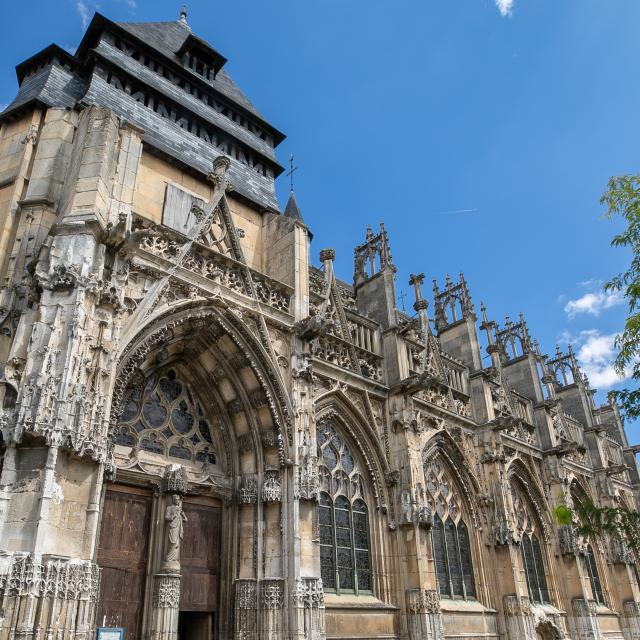 photo de Notre-Dame des Arts, église Gothique flamboyant à Pont-de-l'Arche en Normandie