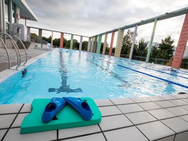 bassin extérieur de la piscine caseo dans l'Eure en Normandie