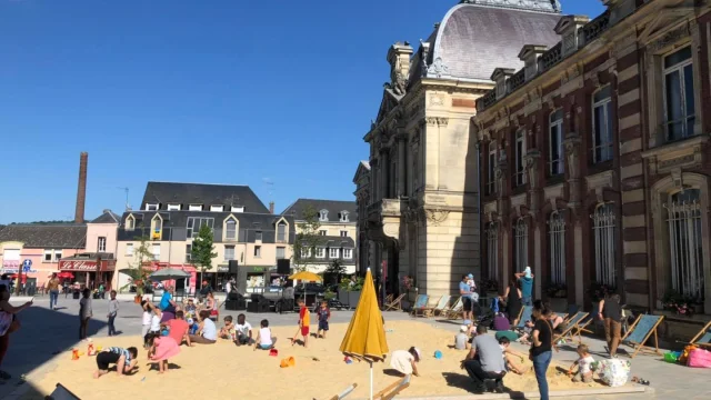 photo de la Plage de sable en été sur la Place Thorel à Louviers