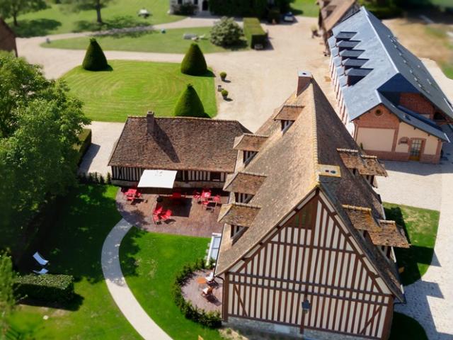 Vue Aérienne du Manoir De Surville dans l'Eure en Normandie