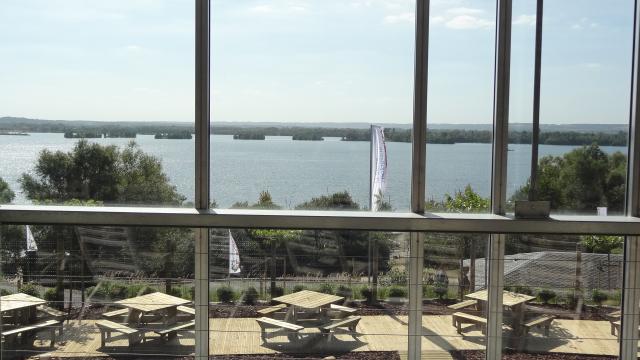 vue panoramique du zoo Biotropica sur le lac des deux amants de la base de loisirs de Léry-Poses - Eure