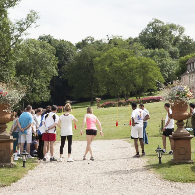 Team Building dans le jardin du Chateauform : Les étangs De Saint Aubin dans l'Eure en Normandie