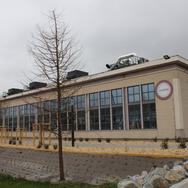 façade de l'espace de coworking La Filature à Louviers dans l'Eure