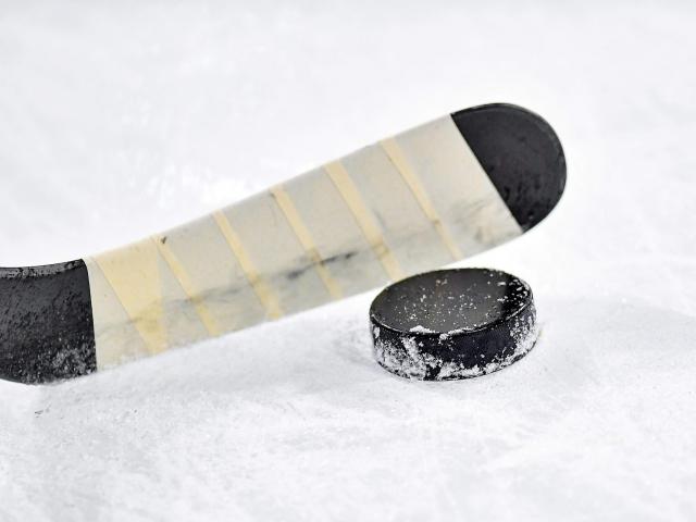 Ice Hockey G323901495 1920