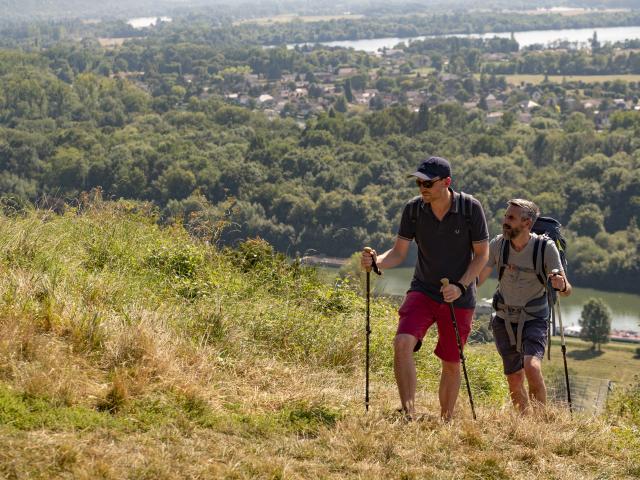 Panorama sur la seine et le lac des deux amants en randonnée dans l'Eure