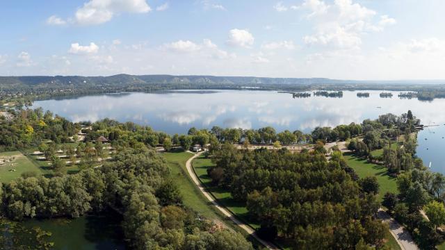 vue aérienne de la Base De Loisir De Léry Poses Eure Normandie