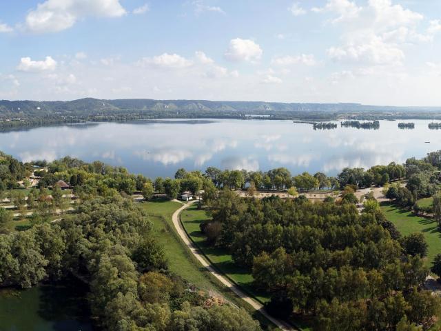 vue aérienne de la Base De Loisir De Léry Poses Eure Normandie