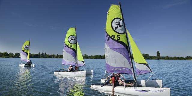 Catamarans sur le lac de Léry Poses En Normandie - Eure