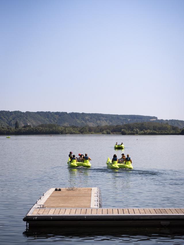 Pedalo sur le lac de la Base De Loisirs Lery Poses Normandie Eure