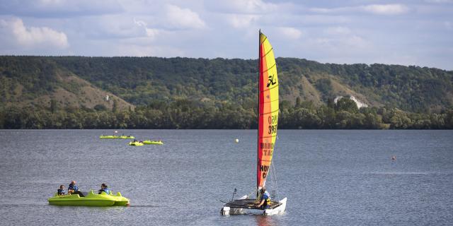 Pedalo et voile à Léry-Poses