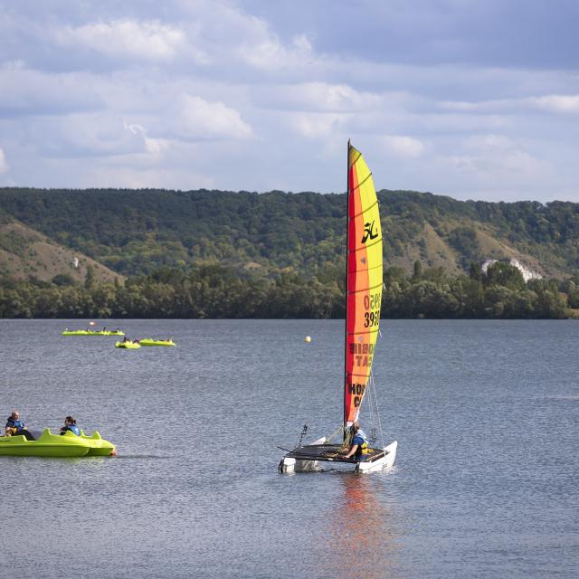 Pedalo et voile à Léry-Poses