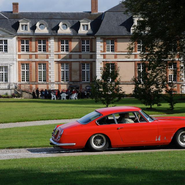 Le Domaine du Château d'Argeronne, avec son Château du XVII, son parc à l'anglaise, son Orangerie, accueille dans l'Eure un défilé de voitures anciennes, à 1 heure de Paris, à 10km de Louviers, 30 km d'Evreux et de Rouen, à proximité de Giverny