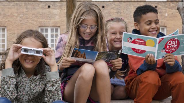 Enfants Jouants Avec Le Kit Rallye De Louviers