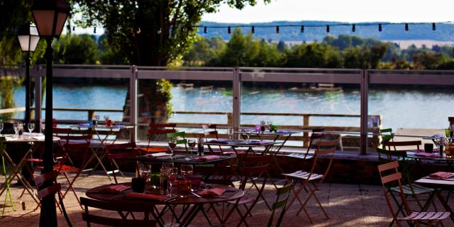 Restaurant au bord de l'eau les Canisses