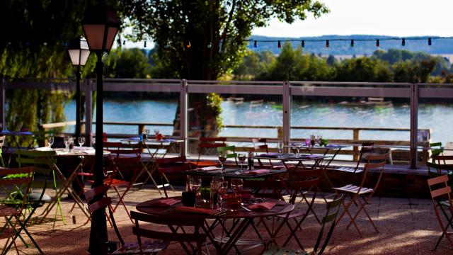 Restaurant au bord de l'eau les Canisses