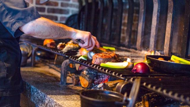 Les Canisses Cuisine feu de bois