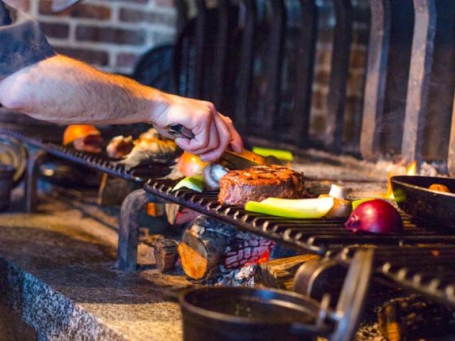 Les Canisses Cuisine feu de bois