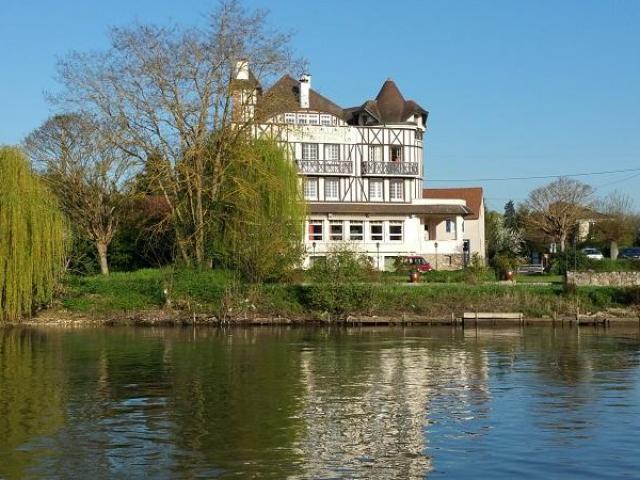 Facade Hostellerie Saint Pierre