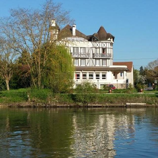 Facade Hostellerie Saint Pierre