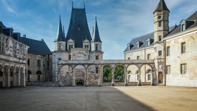 Dans la cour du château de Gaillon