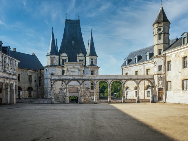 Dans la cour du château de Gaillon