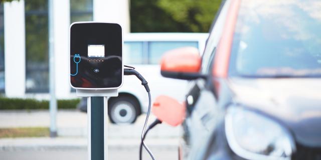 voiture électrique - borne de recharge