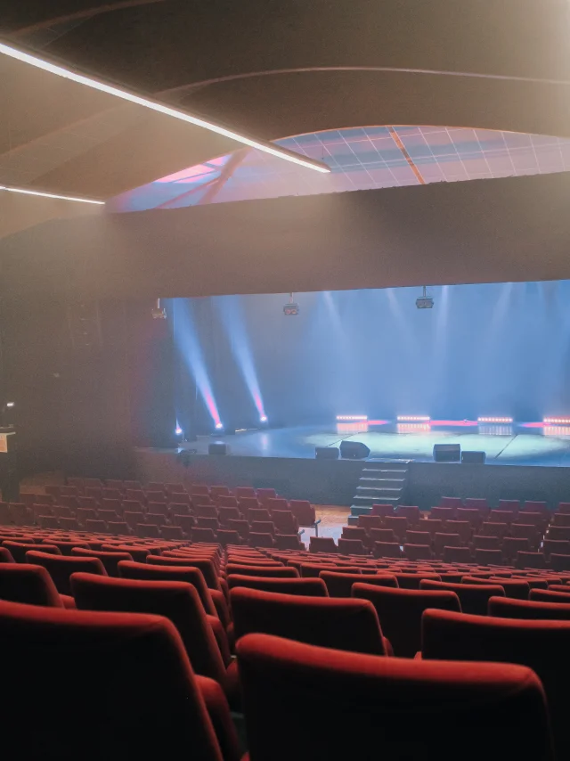 Espace culturel Marcel Pagnol - gradins et scène