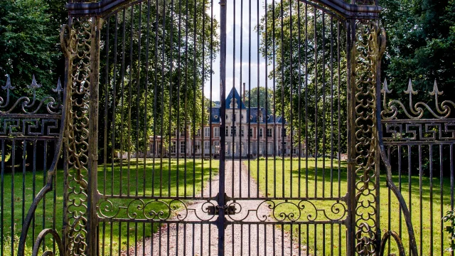 Grille du château de Pinterville